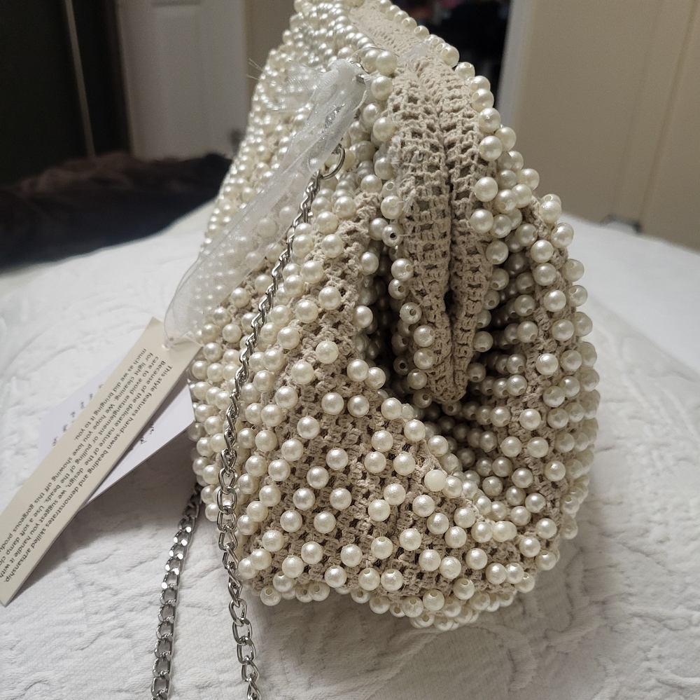 Elegant Cream Beaded Clutch with Curved Frame - Picture 5 of 15